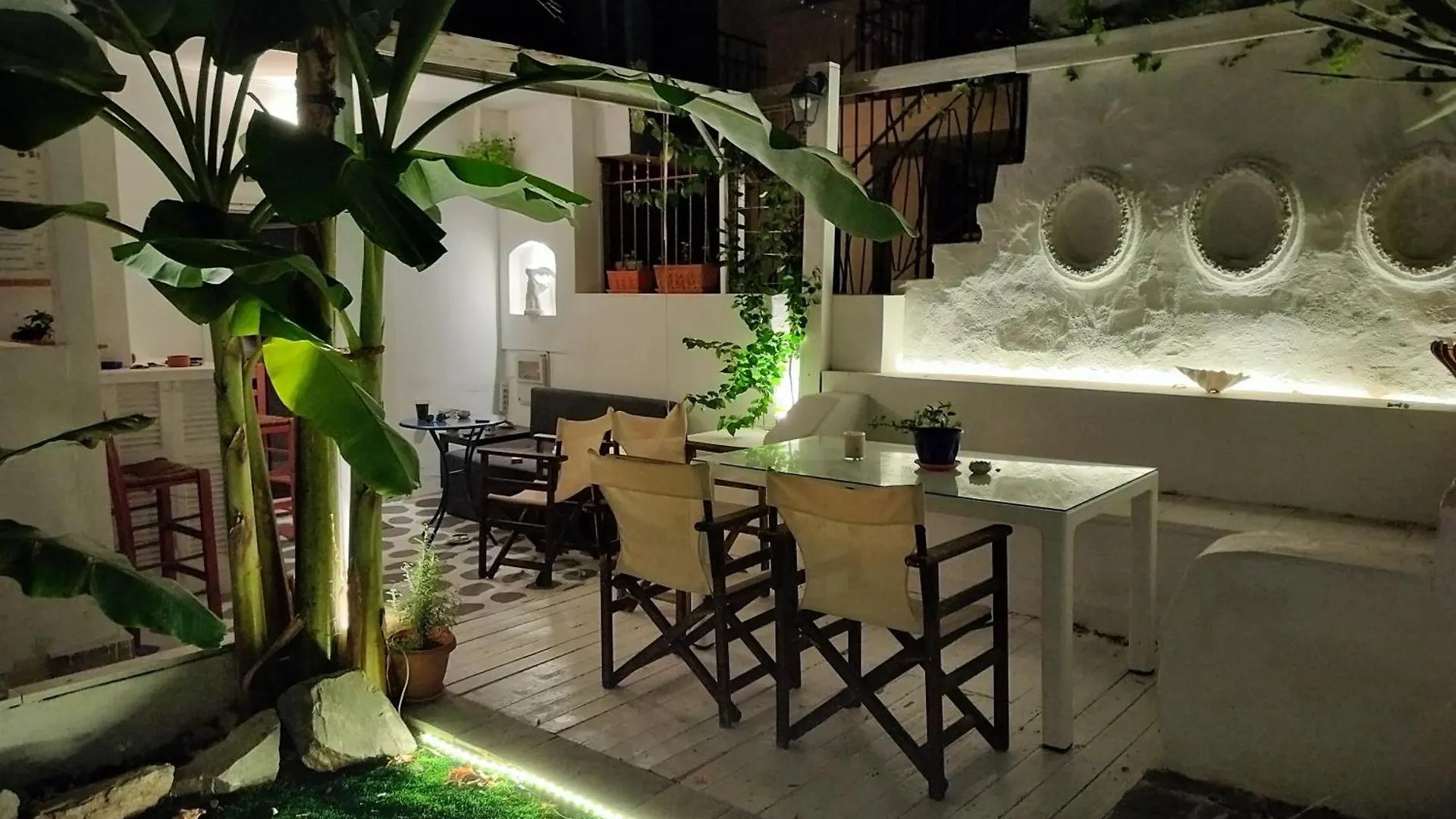 Trykonos Garden - Central Oasis With Free Parking - Walk To Center, Helexpo & University Thessaloníki 0*,  Grekland